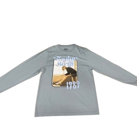 "TAYLOR SWIFT" 1989 Long Sleeve Blue T-Shirt SZ M Taylor's Version Concert - Picture 4 of 10